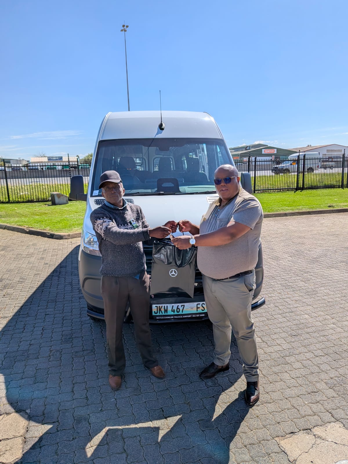 Bantu Bus Delivery 220 (2)